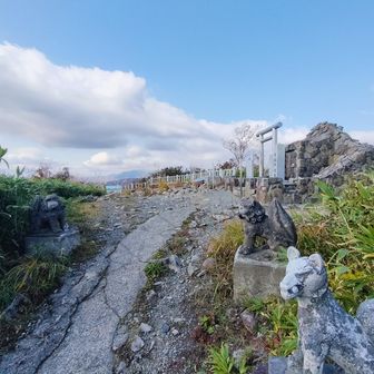 到着！
世の中は目まぐるしく変わるけど、手稲山はいつもの山頂で落ち着きます😊