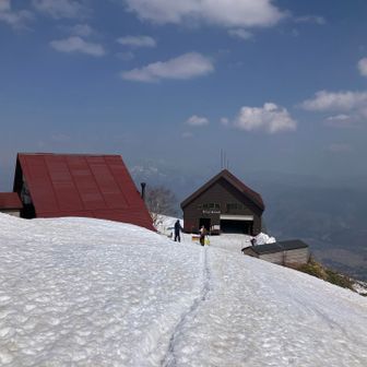後半は雪がグズグズ
地面の露出もあり、歩きにくいコンディション