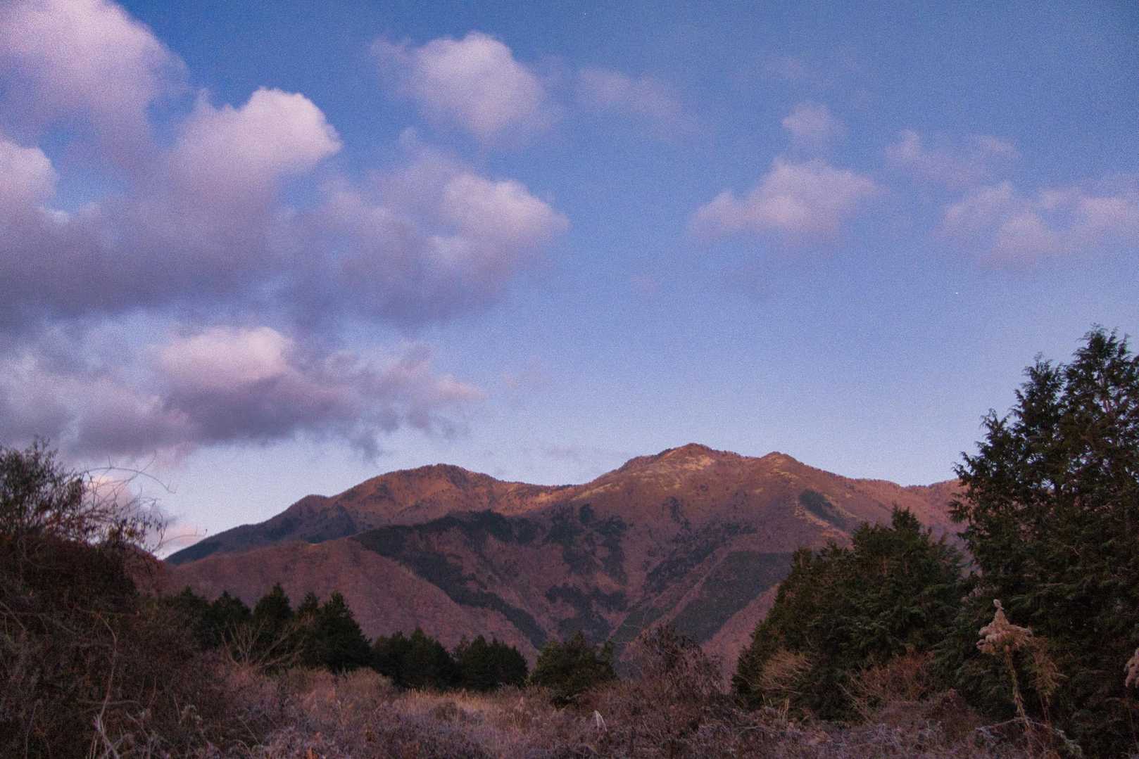 毛無山と雨ヶ岳。