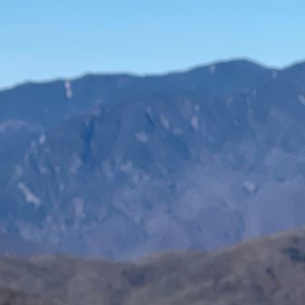 ピンボケですが、ヤバい方の鶏冠山(何となくヤバいのが伝わる？^_^)