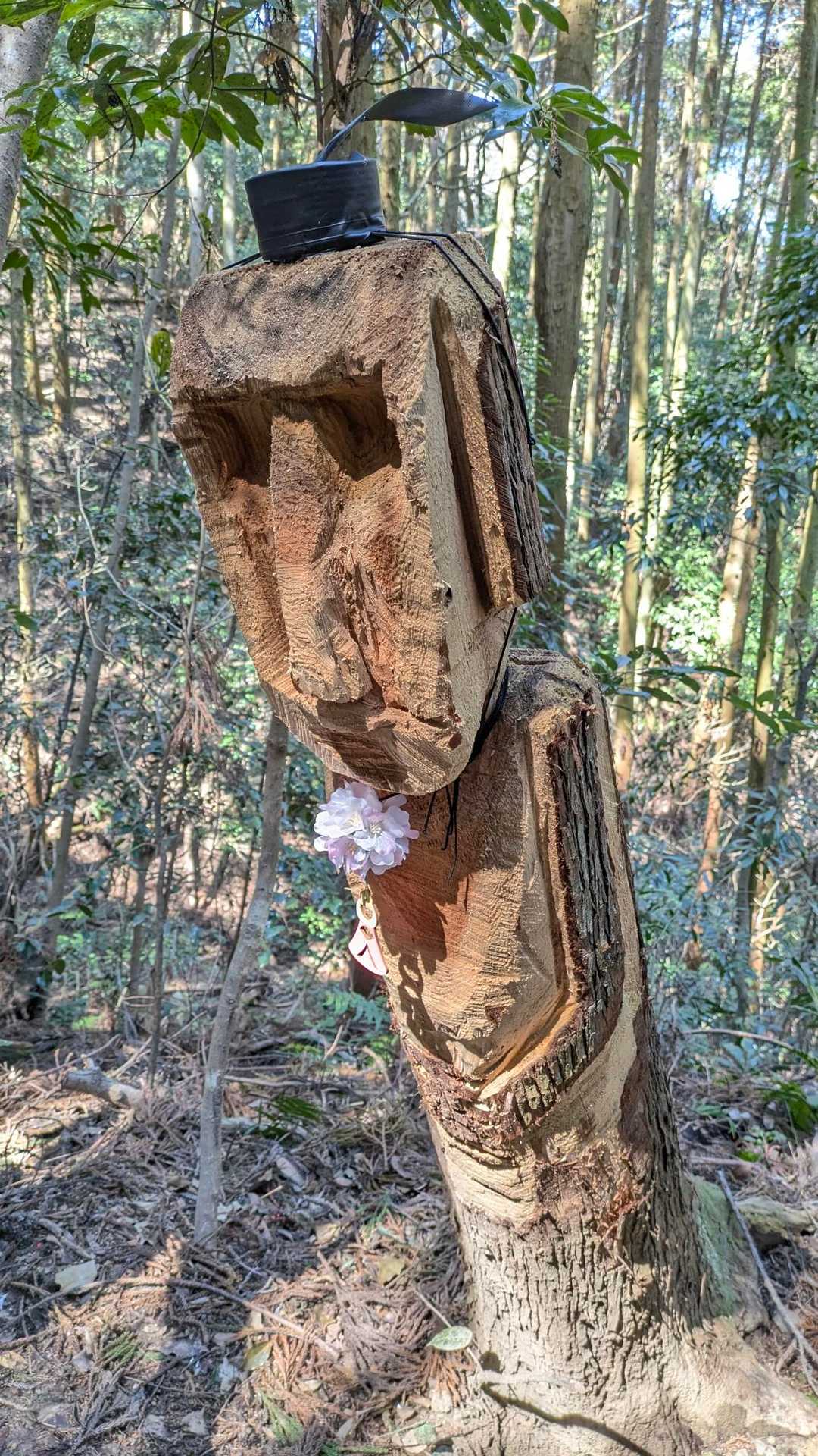 冠をかぶるモアイ像🗿🎎