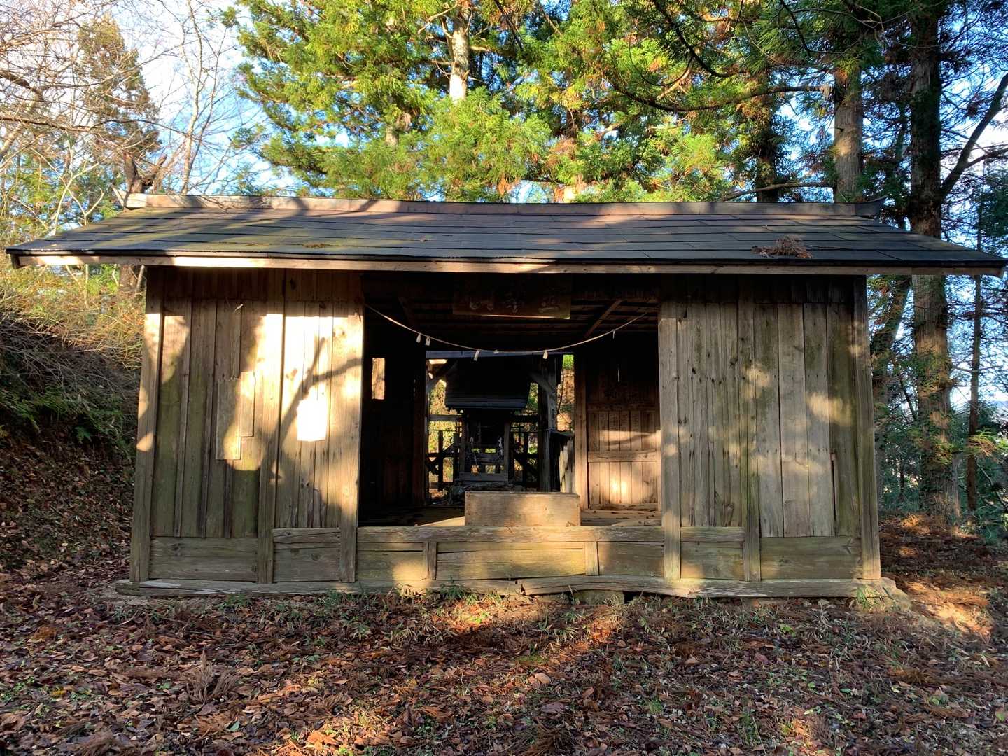 寂れてますが黄金山神社⛩ 金華山の黄金山神社と同じご利益あるとの事で、年末ジャンボ当たりますように🙏🙏🙏