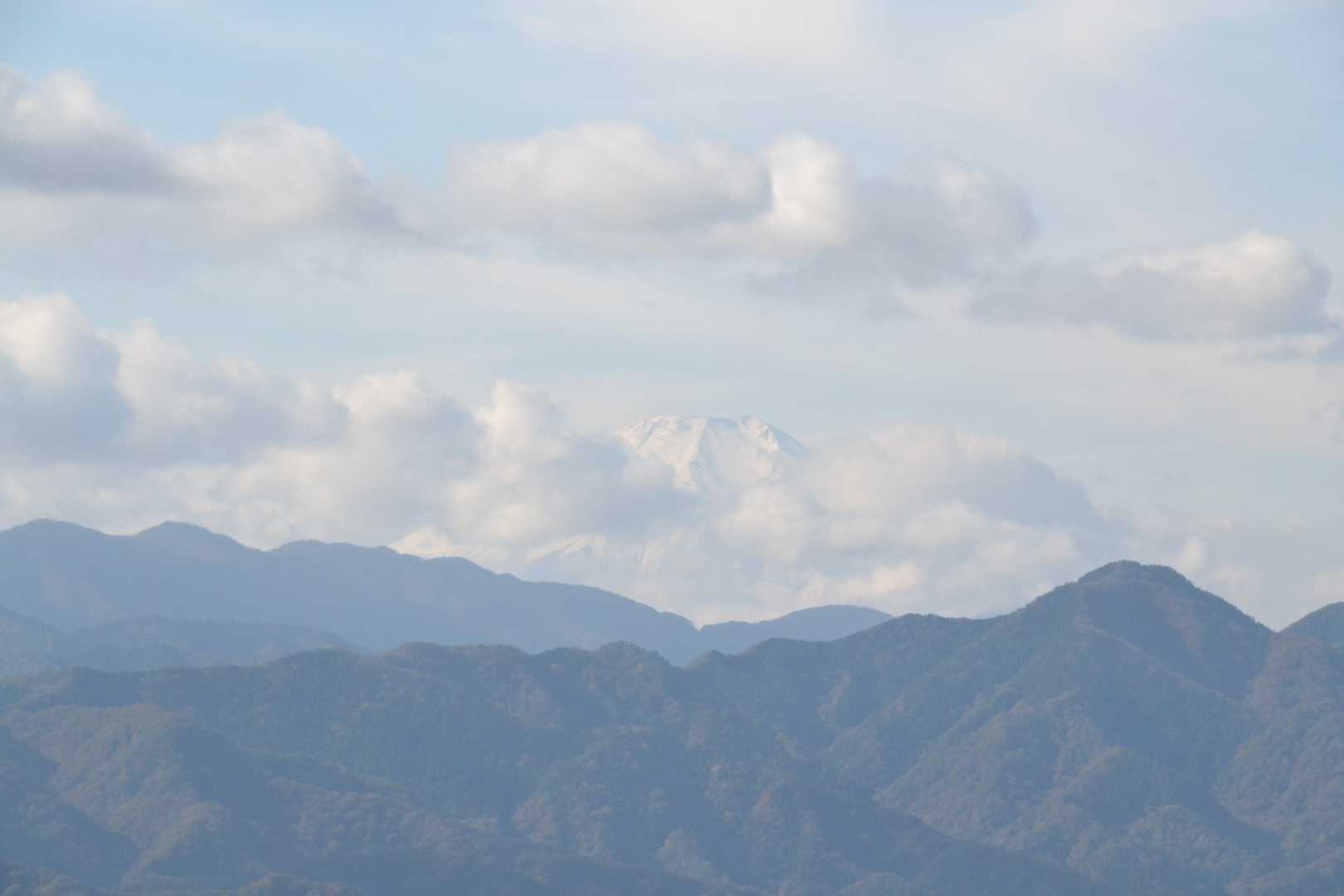 なんとか富士山が。
