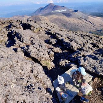 思っていたより高さがあったからか、娘はこの場所から動けませんでした。