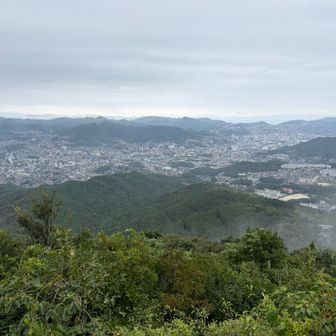山頂はガスが晴れていつもの眺望