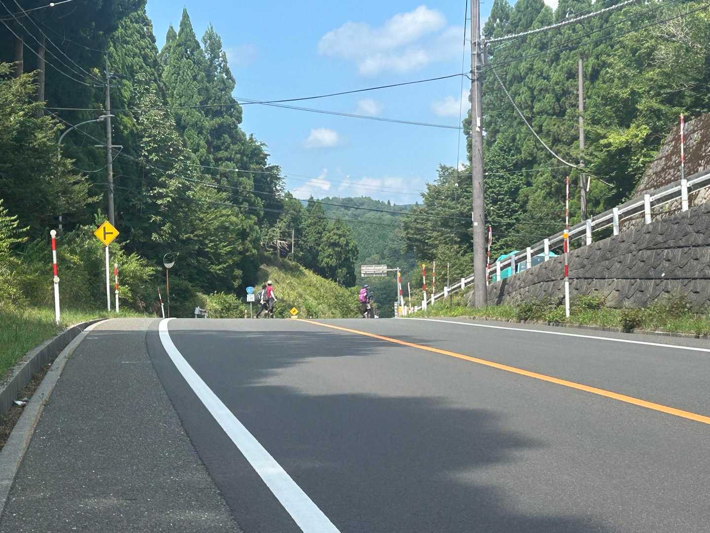 環境センターの駐車場へ
残ってる車は2台だけでした
宝牧場で🍦　これも楽しみでした