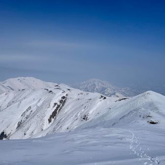 風が益々強くなってきたのですぐ下山開始。