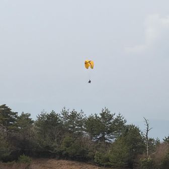 フライトパークにてパラグライダー発見　
帰りかけてたけど引き返して
フライトパークのスタート地点へ^_^

