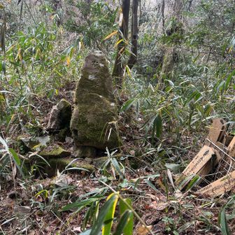 少し先にもう一つあります
こちらが古そうですね