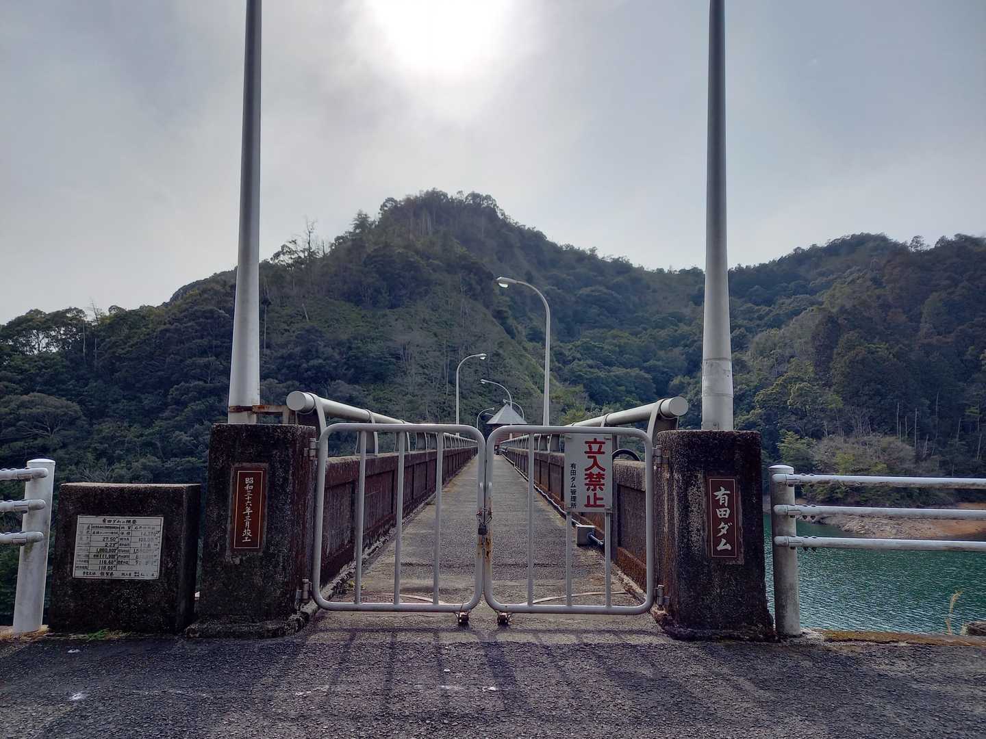 レトロな雰囲気です。昭和36年竣工。