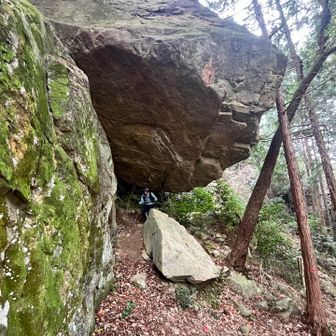 しかしデカい岩。さっきよりもデカい😆