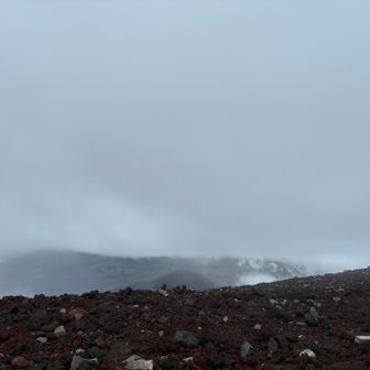 下界がチラッと‥宝永山かな？