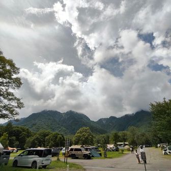 戸隠牧場では沢山の人がキャンプを楽しんでいます🏕️