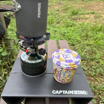 山頂のベンチで朝ごはん