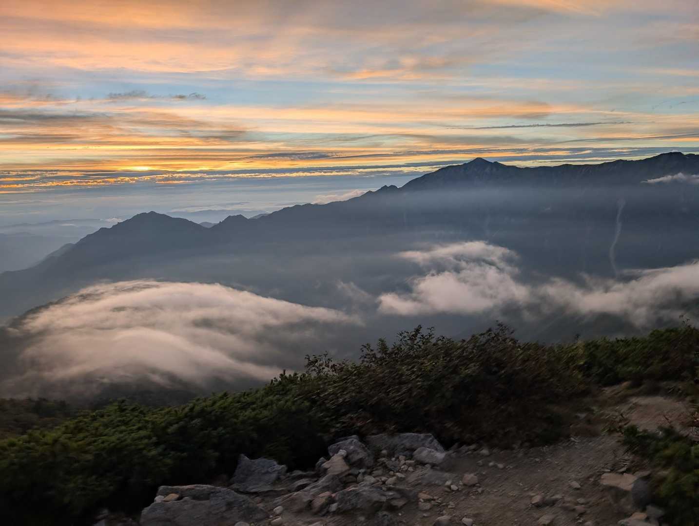 笠ヶ岳と夕景…