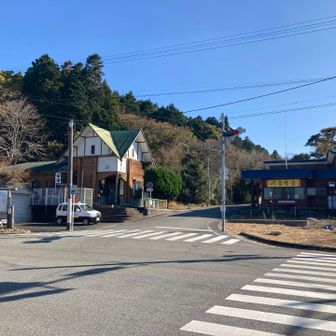 別所駐車場から出発
英彦山駐在所の横を通っていきます