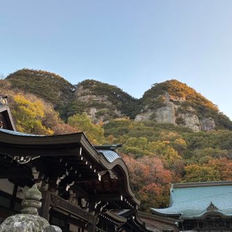 近くで見ると、より迫力がある「五剣山」

山上は行場です。