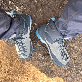 テン泊用で靴新調しましたgk-alt-hi
キャラバンは初めて🥾
最近履いてるアゾロが最高過ぎてこの靴は全然足に馴染まず足先も痛いし疲れた…足首はわりかし動くしソールのクッション性とグリップはいいです。サイズは悪くないのでじっくり合わせてこうかな