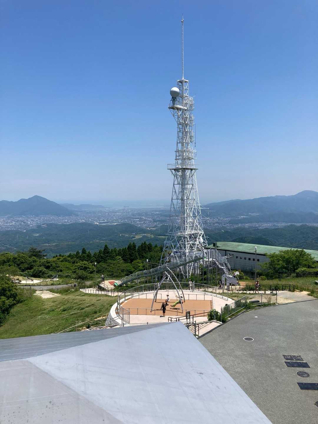 山頂公園で遊ぶ子どもたち　ほのぼの
