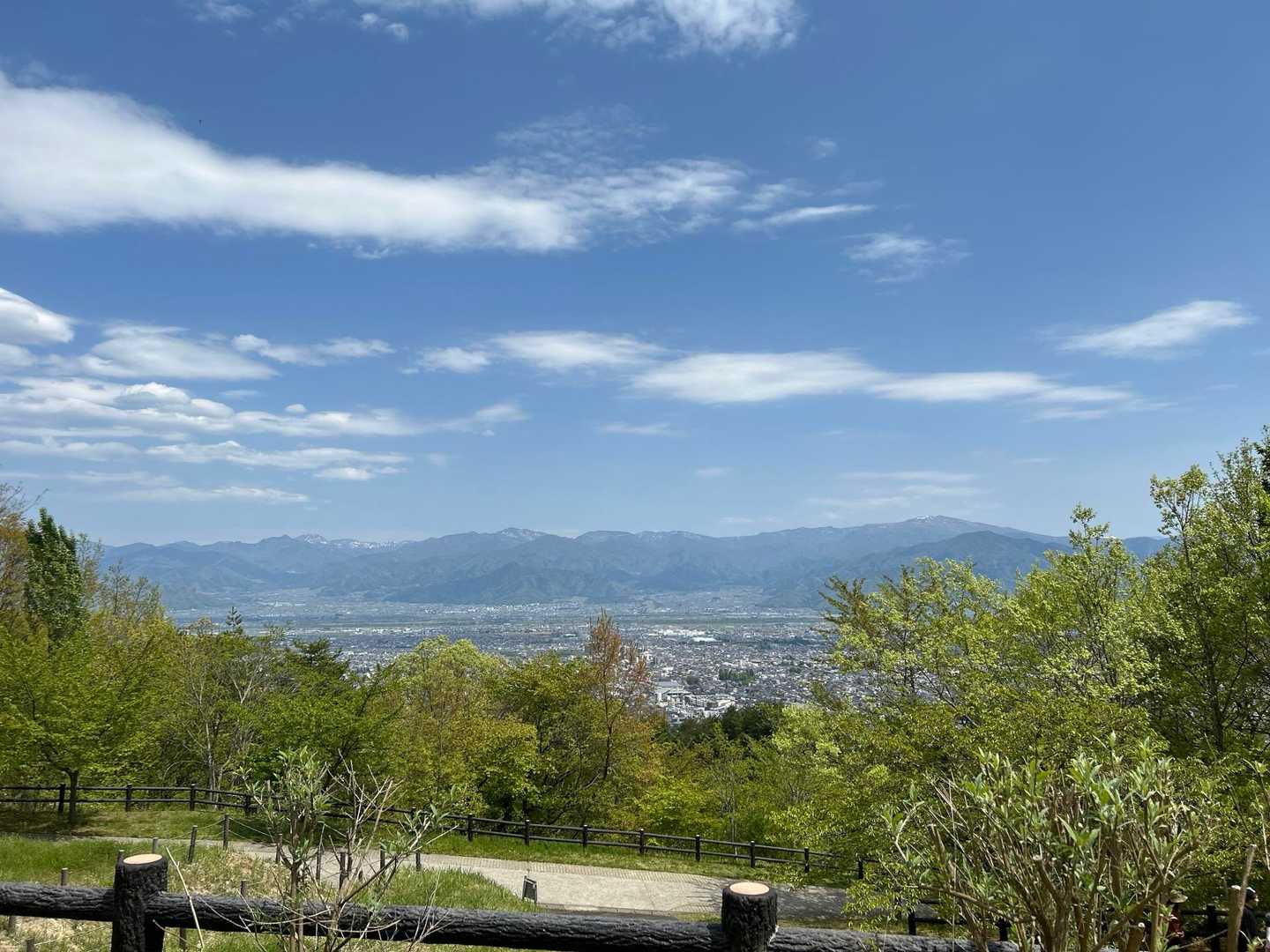 根子岳、四阿山が見えます