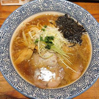  ユートピア白玉温泉後に歩いて「麺は鎹 京橋店」へ。あっさり系の魚介醤油です。お腹空いているので美味しく頂きました😋