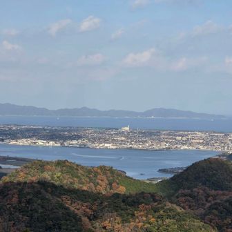 米子の街
向こうに日本海🌊島根半島最東端美保関がぼんやりとみえる。