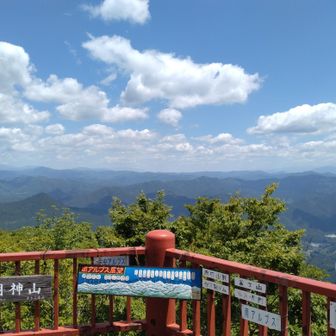 山頂展望台から南ア北部方面。