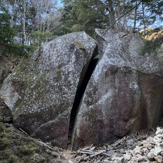 炭治郎の修行の岩🪨みたい……