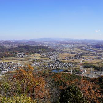 飯盛山 山頂から、東・六甲山方向。（28㎜）