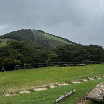 振り返れば、ちょっと明るくなっていて😮‍💨

　あそこから👆降りて来ました