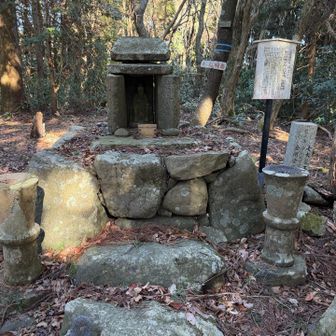 燈明岳が1番立派でしたが、ここは経塚じゃありません