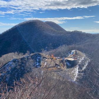 隣の山は鉄塔作ってるのかな
ヘリがブンブン飛んでました