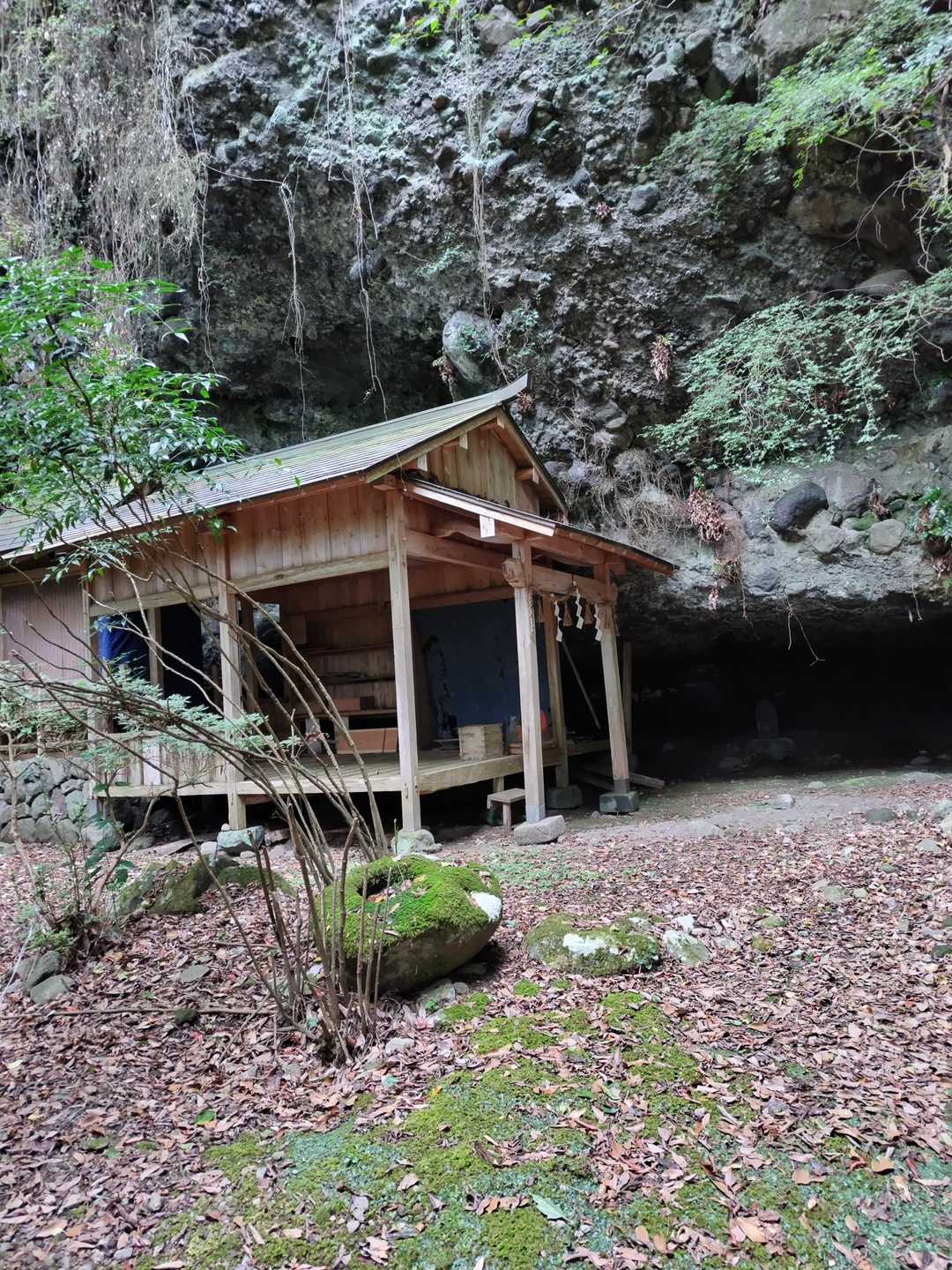 英彦山六峰だけあって修験の窟がたくさん✨