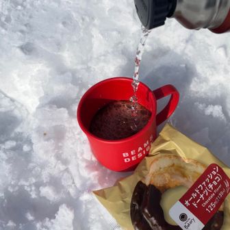 赤倉御殿で岩木山を見ながら
サクッとオヤツタイム
エネルギー補給して下山に備えます