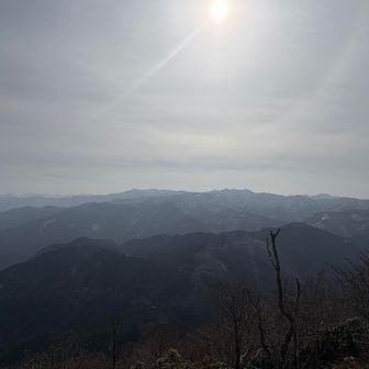 気持ちいい〜✨
寒いので避難小屋で🛖ご飯…
避難小屋も寒い🥶