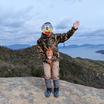 岩の台🪨には馬🐎に乗ったうまえもん😃