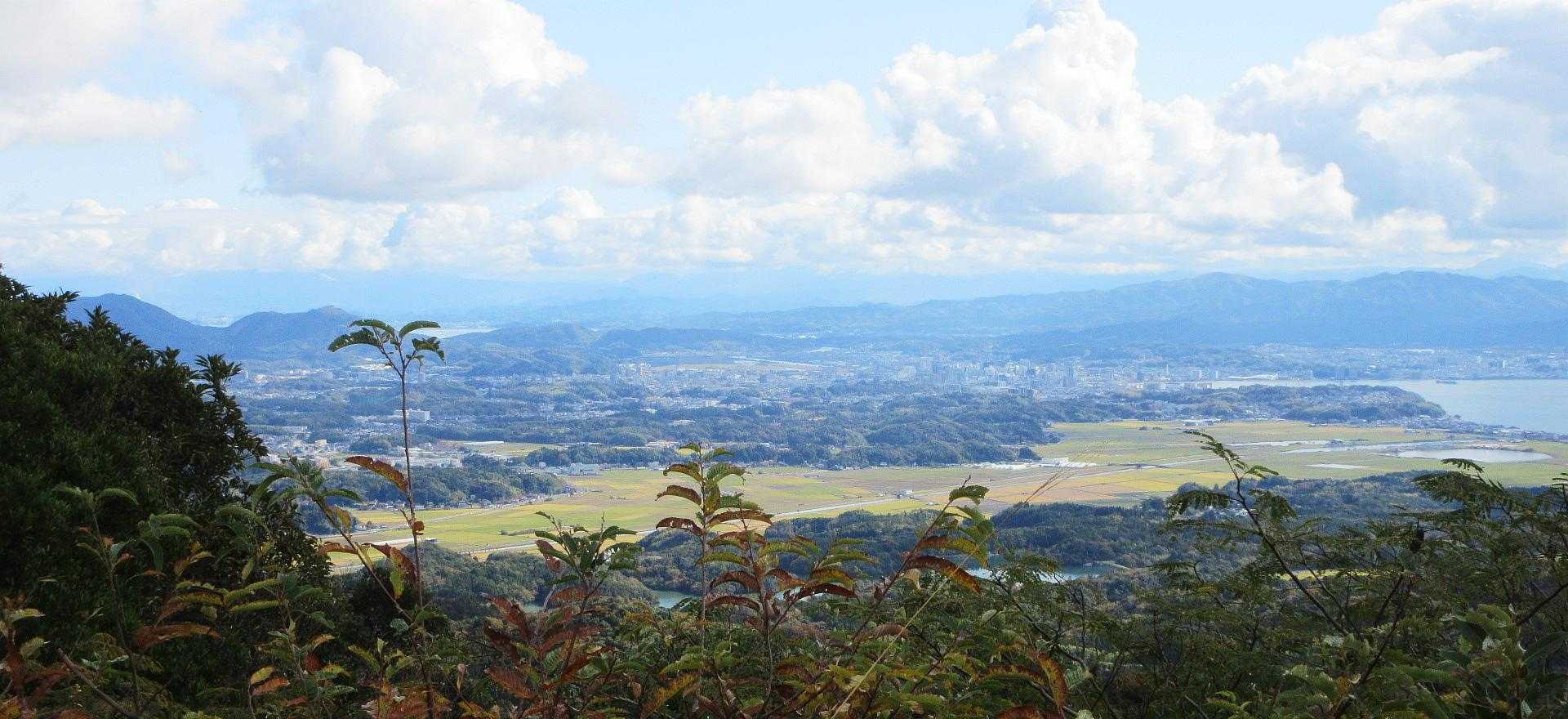 雨後でクッキリ👀
曇被る大山　　　　　　　　
　　　　　松江市街～