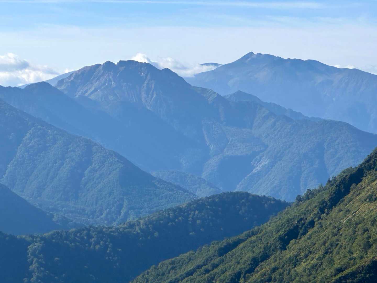 抜戸岳-秩父平-大ノマ岳-大ノマ乗越-弓折岳-弓折乗越-小 縦走コースの写真
