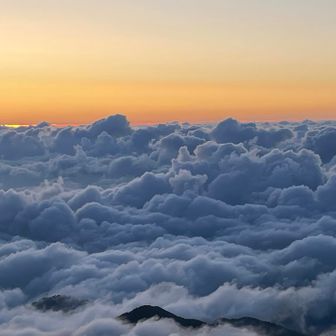 もっくもく☁️☁️
避難小屋のご主人さんも
「こんな雲海見たことないよ‼️」って