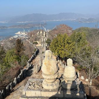 五百羅漢（大小約700体）の石像仏群が並んでます
自分の顔によく似た石仏があるといわれてますが
見つけれなかった…