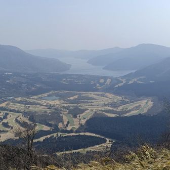 芦ノ湖手前はゴルフ場