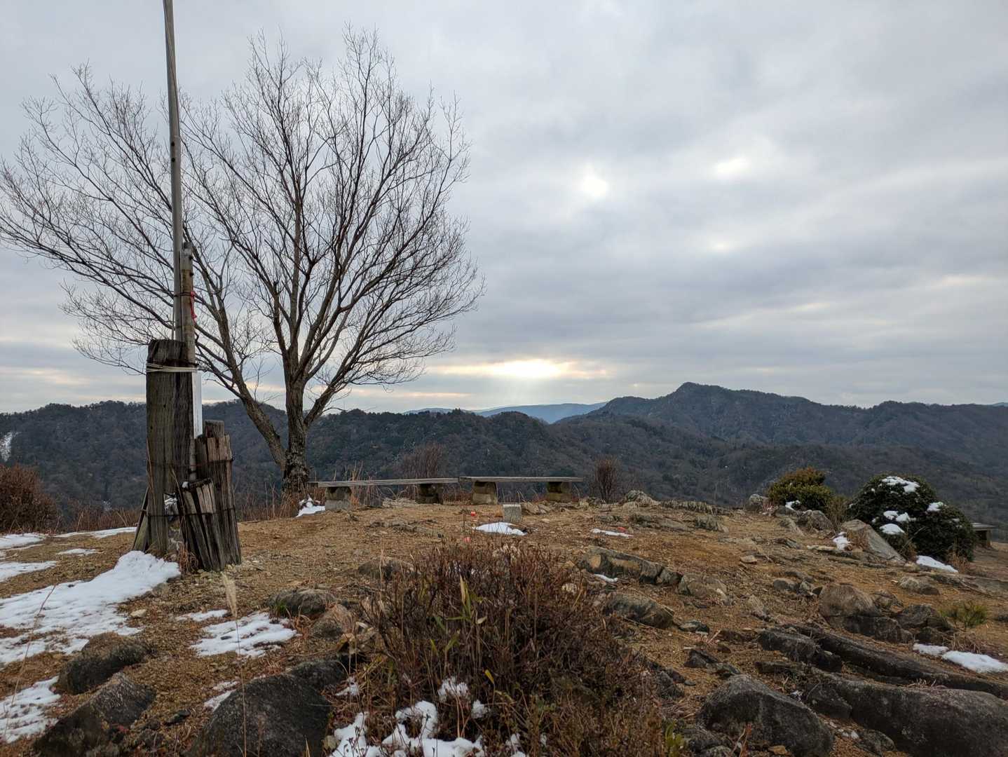 おぉ、山頂は開けていて…