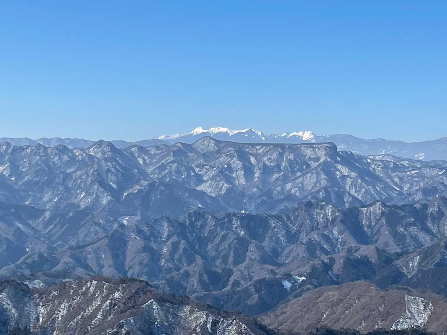 荒船山のお皿に盛り付けられた
八ヶ岳の生クリームケーキ🎂

