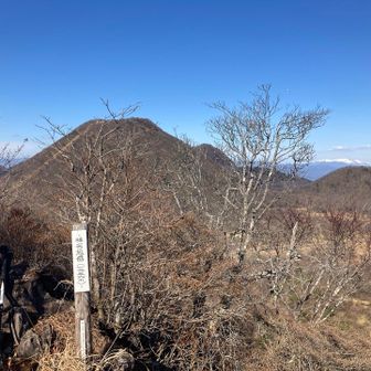 榛名旭岳登頂。正面に榛名富士が見えます。