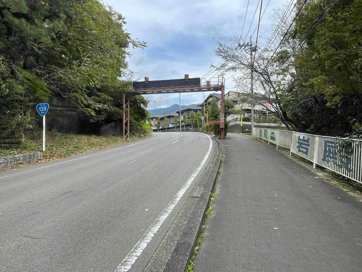 この道が国道139号線だったとは😅　ひたすらにR139を登って行きます💨
