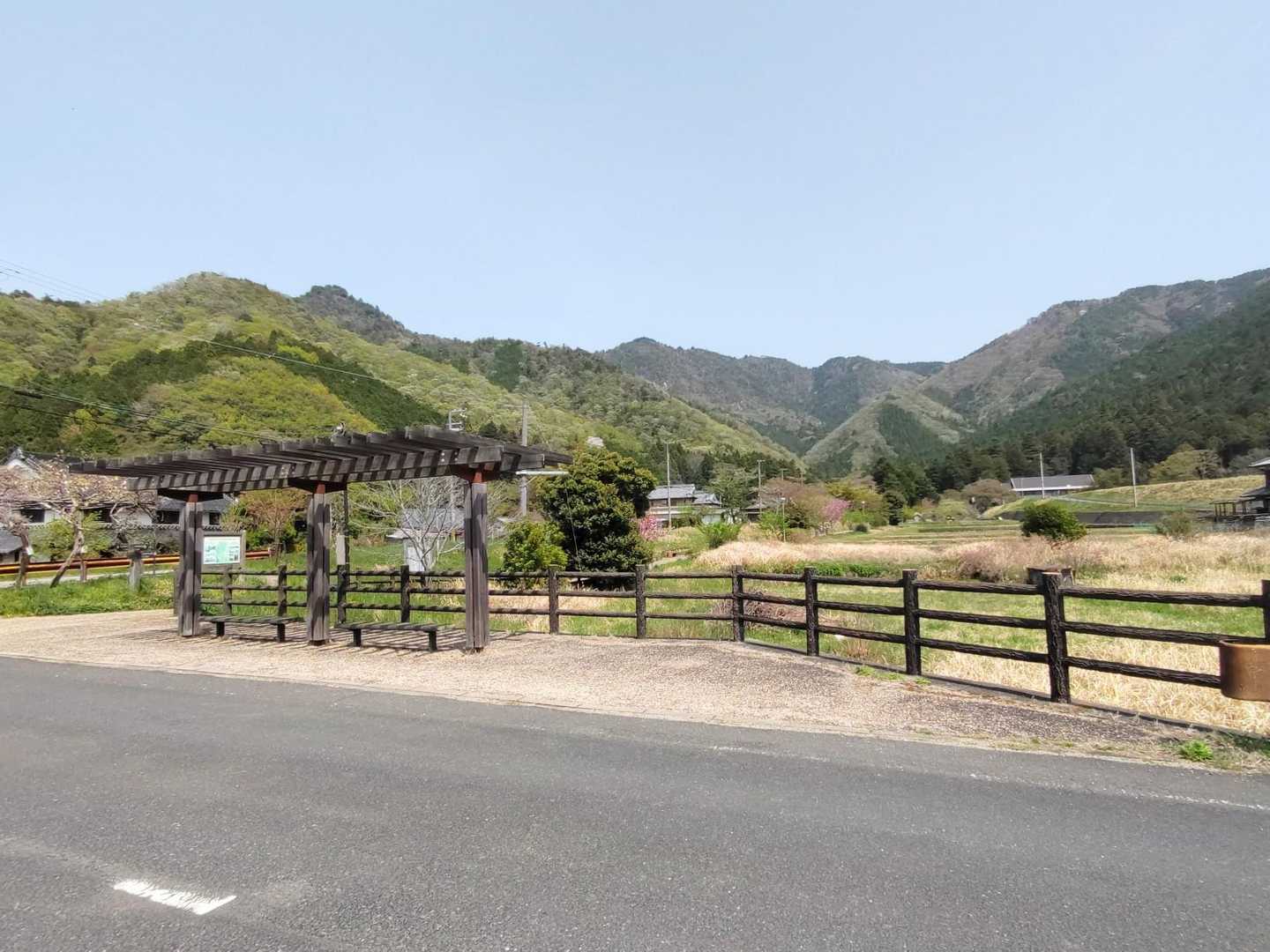 向山連山▲
歩いた稜線が見えました！
右端と左端にまだまだ稜線が続いています。
写真に収まりきらなかった😅