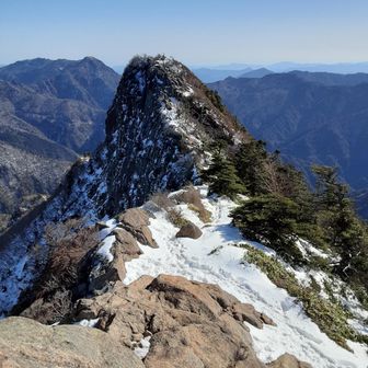雪のおかげで
２つあるヤバイところの奥はまきみちができており難なくクリア
雪が適度にあって天気が良ければ、雪のない季節より簡単に感じました
