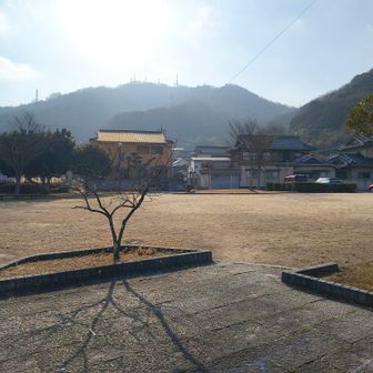 神島内浦4号公園からスタート。駐車場は5台くらい停めれる。まずは七面山へ