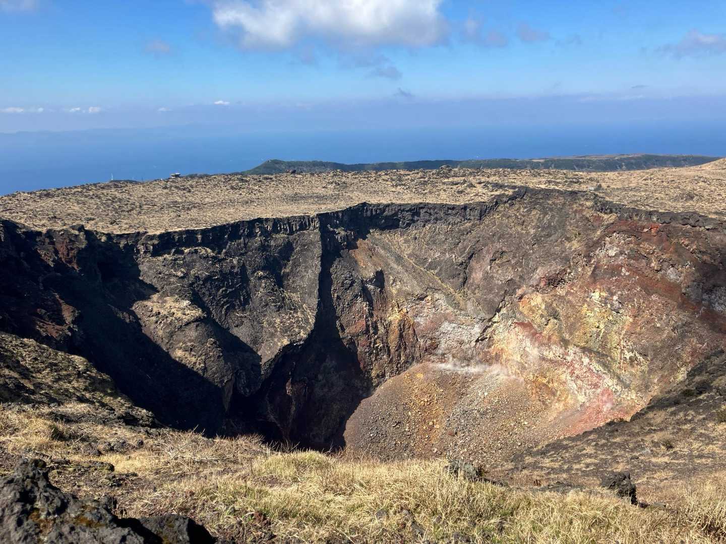 三原山頂口バス停-剣ガ峰-温泉コース登山口
 縦走コースの写真