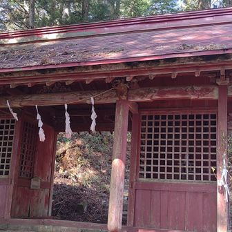 標高1400メートル付近に立派な門